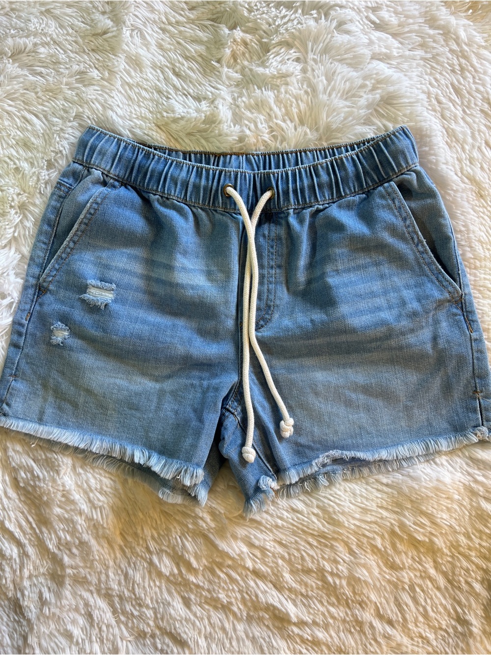 No Boundaries Light Blue Denim Drawstring & Elastic Waist & Frayed Hem Shorts